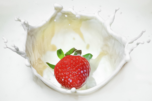 Fotografiar efecto splash en casa (fresa + leche)
